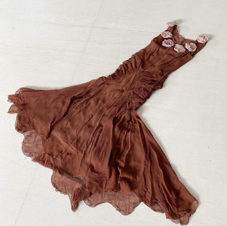 Pretty 20s Frock with Rosettes and Asymmetrical Hem image 3