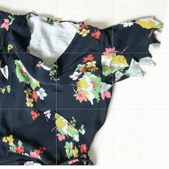 Very rare 1930s floral dress with jagged sleeves