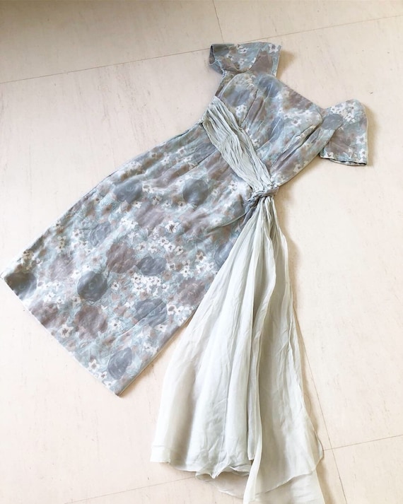 Cool Grey 50s Rose Print Wiggle Dress