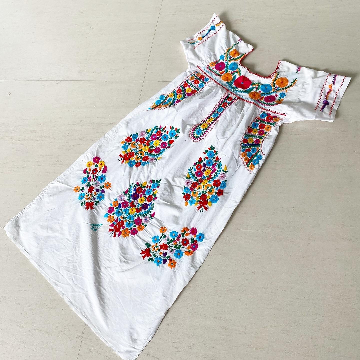 美しい70年代のメキシコ刺繍ドレス - Etsy 日本