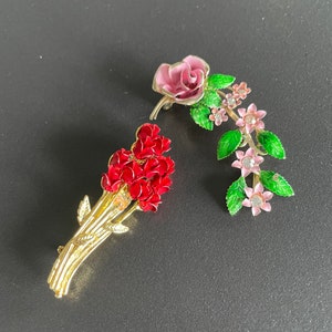 Lote de Dos Broches Florales