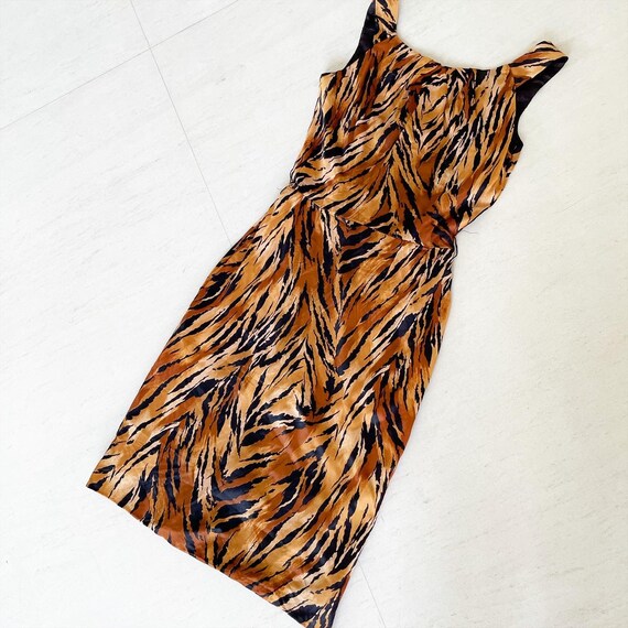 新製品情報も満載 Rare Tiger Print Frederick's of Hollywood 50s Wiggle - Etsy ラグ・カーペット
