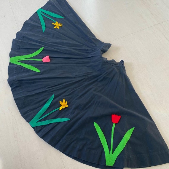 Pretty Tulip Daisy Applique Full Circle Skirt