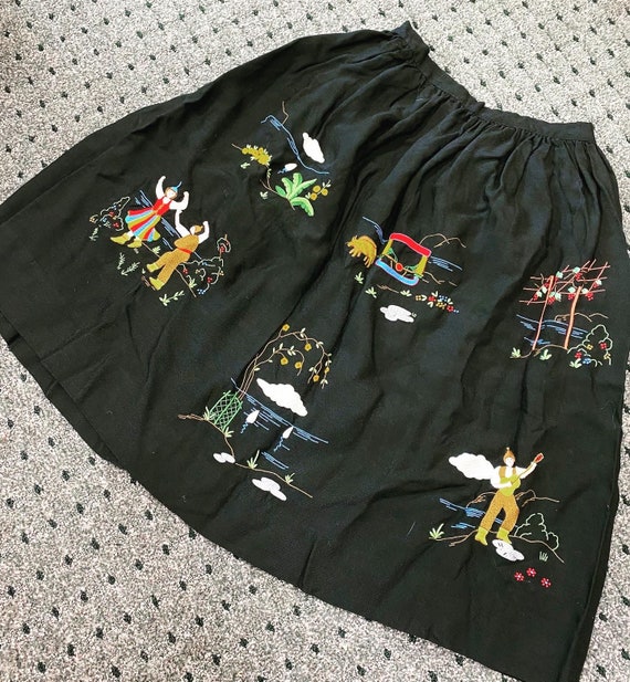 Pretty Embroidered 50s Skirt - image 1