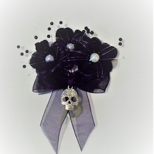 Wedding Reception Ceremony Skull Gothic Groom&#39;s Boutonniere