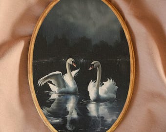 Grafika artystyczna „Łabędź”, Miniatura owalna, Sztuka ścienna Dark Academia, Mały owalny obraz, Dekoracja drewniana
