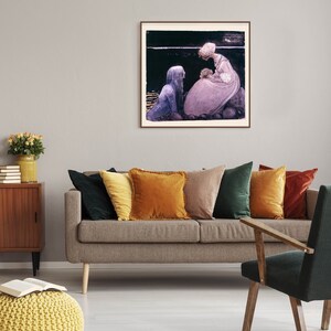 Peut inclure: Une estampe encadr&eacute;e d'une peinture repr&eacute;sentant deux femmes dans un d&eacute;cor sombre. La femme de droite porte une robe blanche et un chapeau, tandis que la femme de gauche porte une longue robe fluide. La peinture est sur fond d'eau et de ciel sombre.