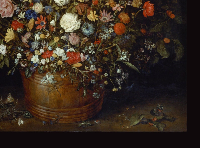 Peut inclure: Un seau en bois d&eacute;bordant d'une vari&eacute;t&eacute; de fleurs color&eacute;es, dont des roses blanches, des &oelig;illets rouges et des myosotis bleus. Les fleurs sont dispos&eacute;es de mani&egrave;re naturelle et en cascade, certaines d&eacute;bordant du bord du seau. L'arri&egrave;re-plan est une zone sombre et ombrag&eacute;e, ce qui permet de mettre en valeur les couleurs vives des fleurs.