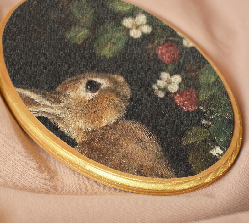 Vintage kaninkonst, mörk kanin oljemålning tryck, mörk cottagecore, kanintryck, häxdekor, oval målning, trädekor, skogsdekor bild 3