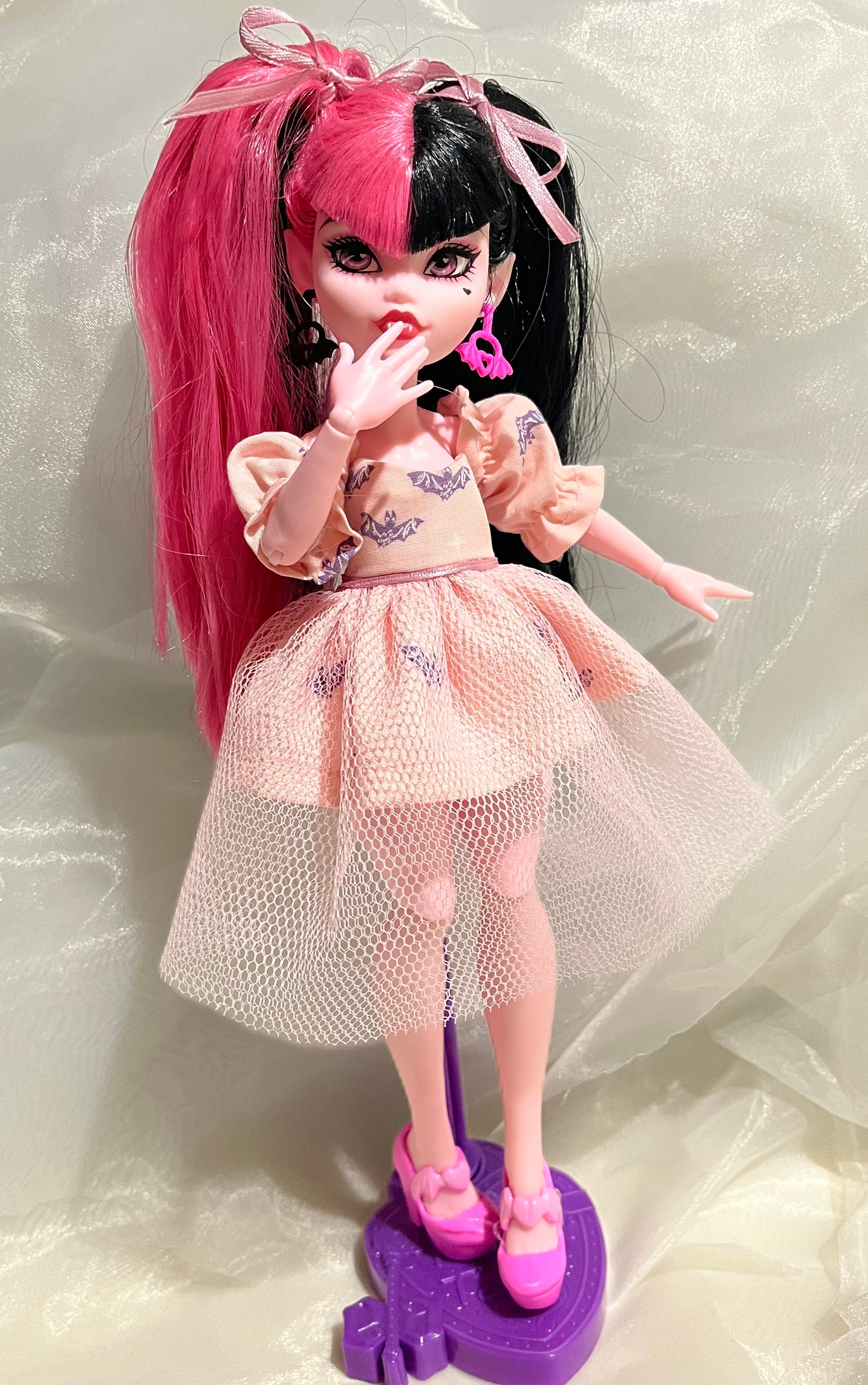 Monster High Boneca Draculaura : : Brinquedos e Jogos