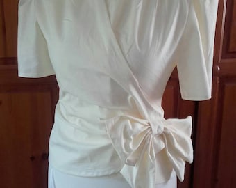 Vintage damesblouse met wikkelstijl uit de jaren 40