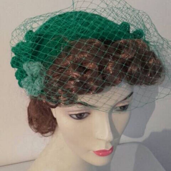 fascinator, 1940s hat, 1950s hat, half hat,emerald green hat, wedding hat,mother of bride, birdcage, crochet