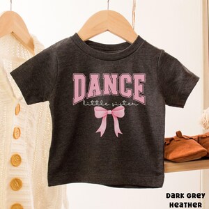 Dance Sister Gift Dance Coquette Shirt Dance Comp Big Sister Shirt Toddler Dance Gift Little Sister of Dancer Pink Bow Sisters T-shirt Bild 9