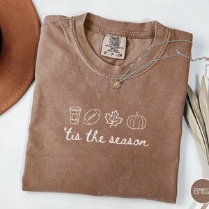 Cute Minimal Fall Shirt Tis the Season Women&#39;s Fall Shirt Football Mom Comfort Colors Tee Football Pumpkin Season Simple Doodle Tshirt