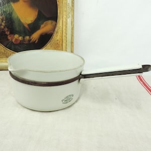 Casserole ancienne Frugier N.4 en porcelaine de Limoges et aluminite, France