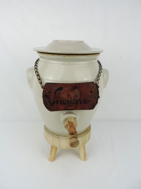 Pot À Vinaigre En Céramique Vintage Avec Tabouret Bois, France Décoration De Ferme Rustique