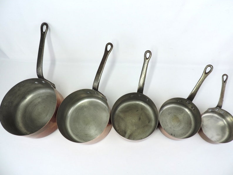 Ensemble de 5 casseroles graduées vintage Made in France plaquées de cuivre avec poignées en fonte image 3