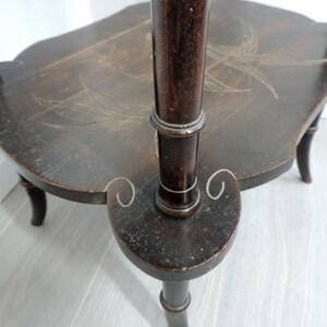 Mesa auxiliar francesa antigua de dos niveles estilo Napoleón con grabados Gueridon imagen 9