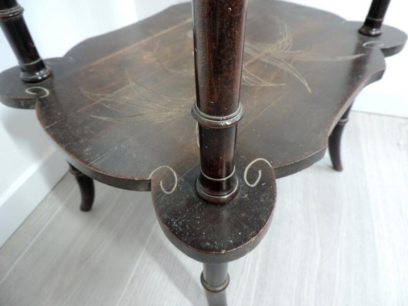 Mesa auxiliar francesa antigua de dos niveles estilo Napoleón con grabados Gueridon imagen 9