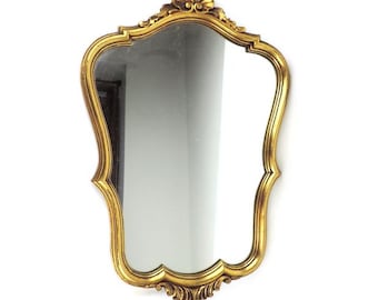 Miroir vintage de 21 x 12 po en bois doré de style Louis XV baroque avec bords festonnés