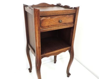 Mesita de noche francesa vintage de madera maciza, estilo Luis XV.