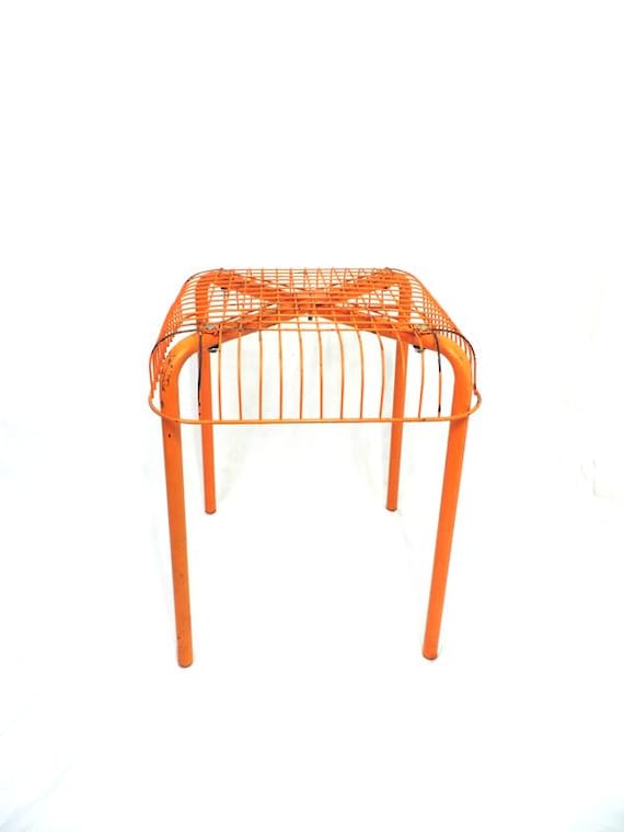 IKEA イケア VÄSTERÖN オレンジ スツール Vintage Vasteron Ikea Orange Wire Stool by Inma Bermúdez and
