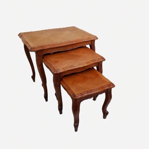 Fransk vintage-set med 3 sätesbord i massivt trä i Louis VX-stil
