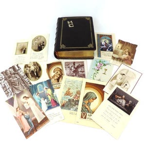 Libro de oración de primera comunión encuadernado en cuero francés antiguo con tarjetas de oración
