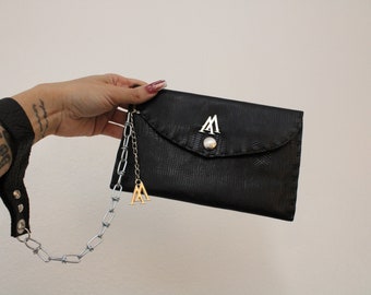 Black Leather Wrislet / Handstitched Wrislet / Leather Bag / Black Handbag / Handmade Leather / Handcrafted / Wristlet / All Black Bag