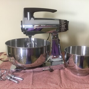 Sunbeam Mixmaster Stand Mixer with Beaters And Glassbake Bowl (Tested)
