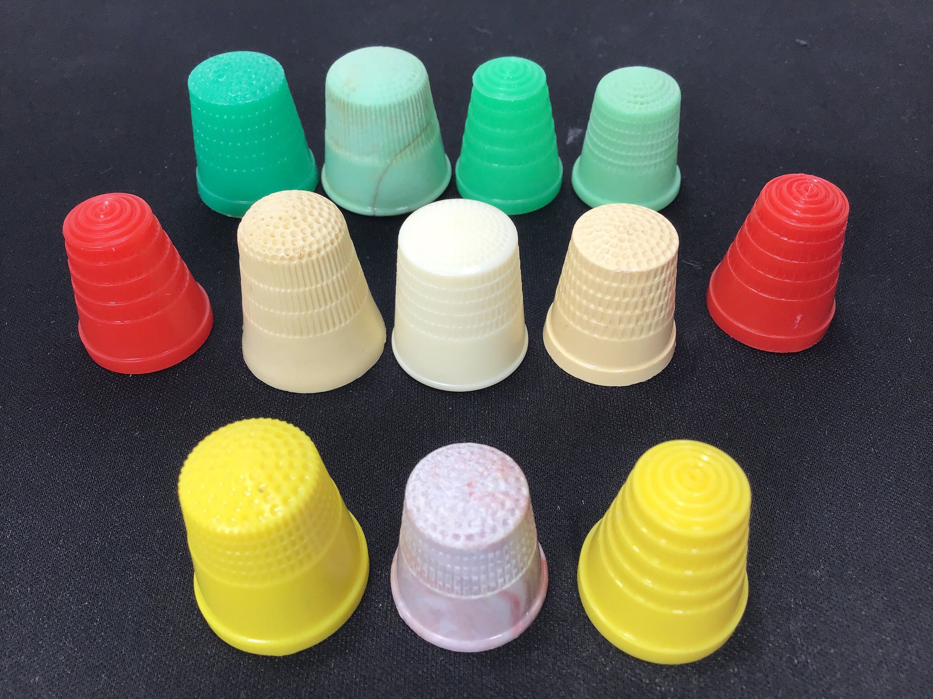 12 Plastic Thimbles Assorted Vintage Plastic Thimble Etsy