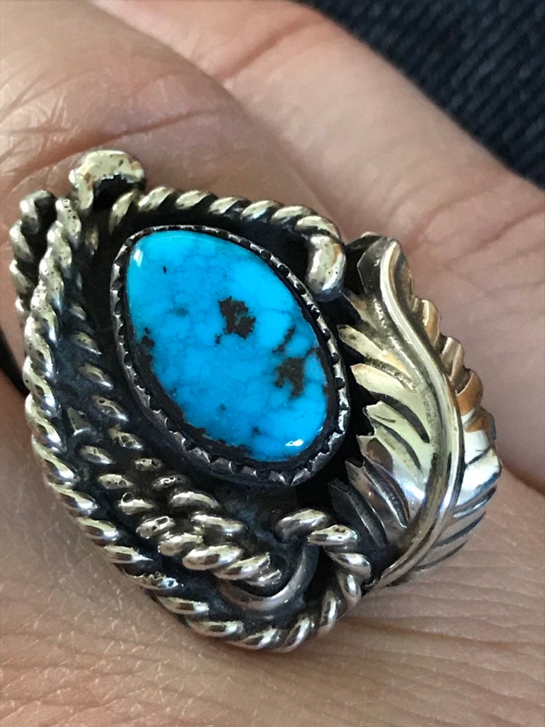 Vintage southwestern style brilliant turquoise blue ring image 1