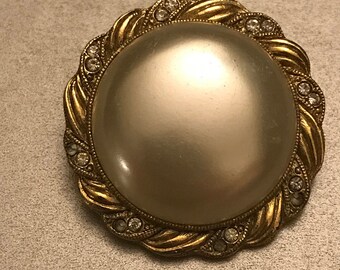 Vintage high-quality Baroque style faux pearl brooch
