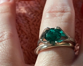 Vintage green stone sterling ring