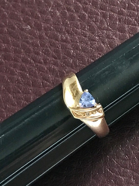 Vintage Tanzanite 10 karat gold ring with diamond