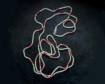 Halsband med rosa vitt hjärta och serpentinpärlor, Balisilver