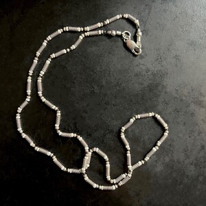 Delicate necklace in silver with white seed beads
