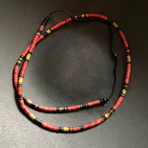 Halsband av gamla afrikanska heishi-pärlor i vulkanit med mattsvart glas bild 5