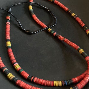 Halsband av gamla afrikanska heishi-pärlor i vulkanit med mattsvart glas bild 7