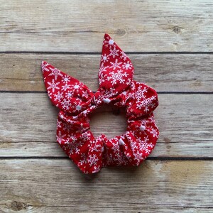 Red with White Snowflakes Scrunchie with Bow/ Red Scrunchie/ Christmas Scrunchie/ Holiday Scrunchie/ Scrunchie with Bow