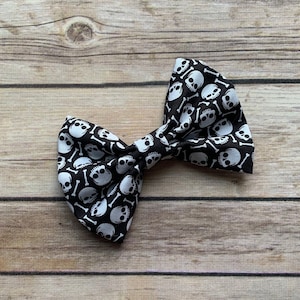 Skull and Bones Hair Bow/ Pirates Inspired Hair Bow/ Halloween Hair Bow