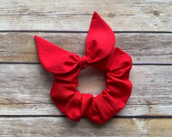 Chouchou rouge uni avec noeud/ Chouchou rouge/ Chouchou de Noël/ Chouchou des fêtes/ Chouchou avec noeud