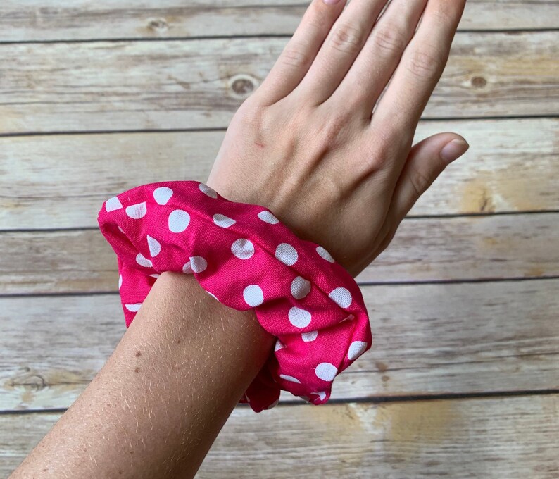 Pink and White Polka-dot Minnie Mouse Scrunchie/ Minnie Mouse - Etsy