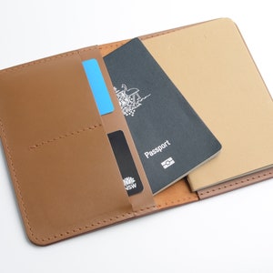 Cartera personalizada para pasaporte y cuaderno en cuero marrón bronceado, funda para pasaporte de cuero hecha a mano, cartera de viaje, funda para cuaderno de cuero