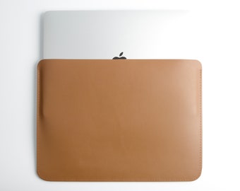 Personalised Handmade Tan Leather Minimalist Laptop Sleeve Case, MacBook Sleeve, iPad Sleeve, Surface sleeve, Brown MacBook Sleeve Case,