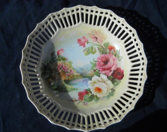 Bol ancien en porcelaine, Allemagne des années 1920, bords réticulés - Roses