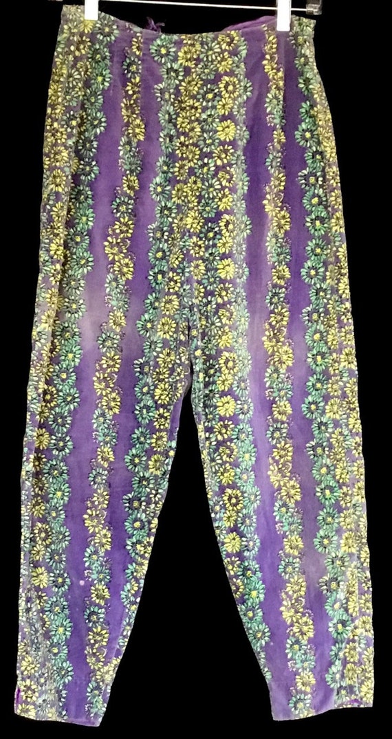 Vintage 1950s Ladies Velvet Flowered Pants - image 7