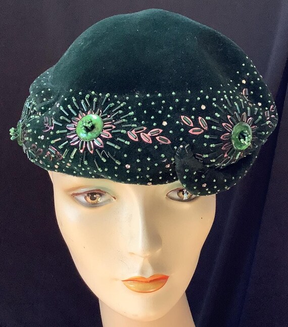 Vintage 1950s Dajon Original Ladies Green Hat With Beads  display picture 2