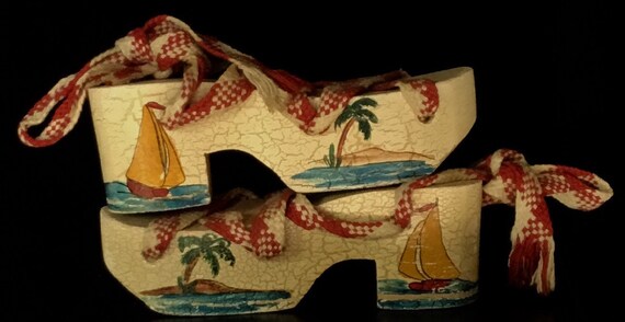 Vintage 1950s Souvenir Platform Shoes