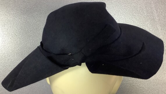 Vintage 1940s Ladies Black Hat with Brim - image 5